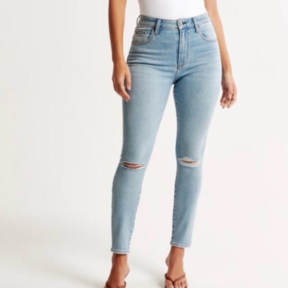 Abercrombie & Fitch Distressed Light Wash Super Skinny Jeans 12 / 31W 31L